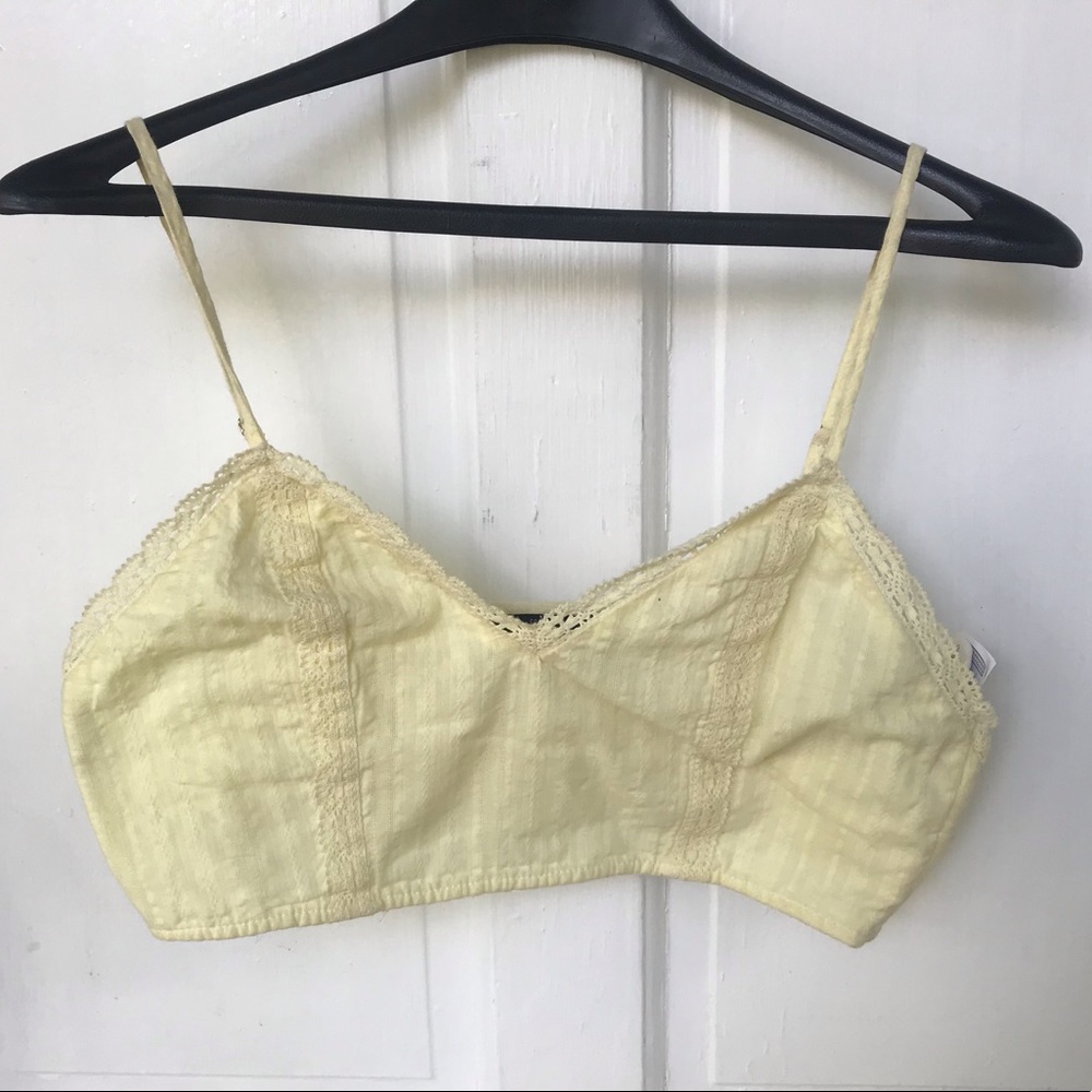 ✨5 for 25 Sale✨ Pretty Yellow Lace Crop top 🌻